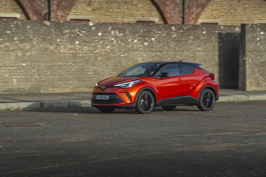  Toyota C-HR Hybrid Orange Edition 2019 года  (UK) (фото 6 из 34)